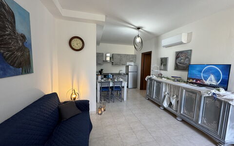 Il Volo Del Nibbio: Mueble, Piso, Suelo, Departamento, Sofá, Silla, Sala, Mesa De Café, Sofa Cama