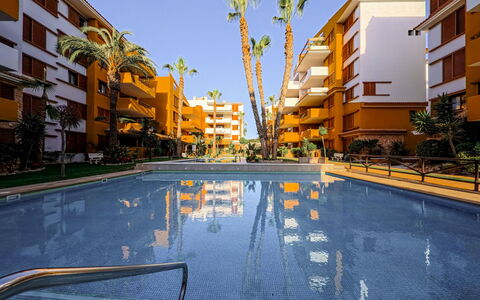 La Recoleta: Departamento, Mueble, Barrio Residencial, Balcón, Condominio, Silla, Sombra, Recurso, Costa, Hotel
