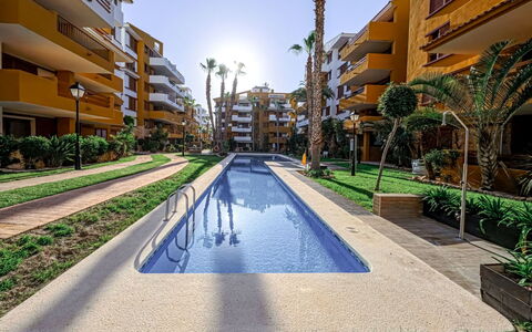La Recoleta: Departamento, Mueble, Barrio Residencial, Balcón, Condominio, Silla, Sombra, Recurso, Costa, Hotel