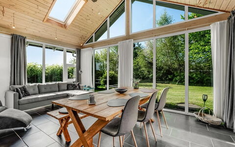 Fido - 500M to the Fjord: Madera, Diseño De Interiores, Techo, Mueble, Piso, Sofá, Cocina Y Comedor Mesa, Casa, Sala, Silla