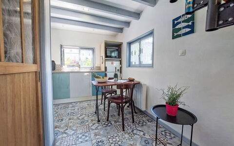 Charme de Banastère: Piso, Diseño De Interiores, Suelo, Mueble, Habitación, Electrodoméstico, Techo, Silla, Mostrador, Cocina