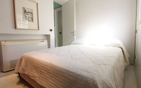 Villino Sonia: Cama, Habitación, Diseño De Interiores, Lecho, Pared, Sábana, Suelo, Piso, Madera, Mueble
