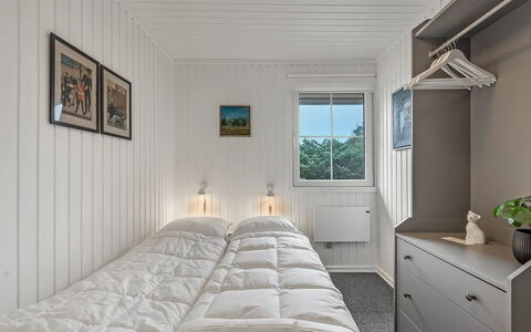 Brodde - 300M from the Sea: Azul, Piscina, Mueble, Mueble Para Exteriores, Recurso, Silla, Sombra, Eco Hotel, Maceta