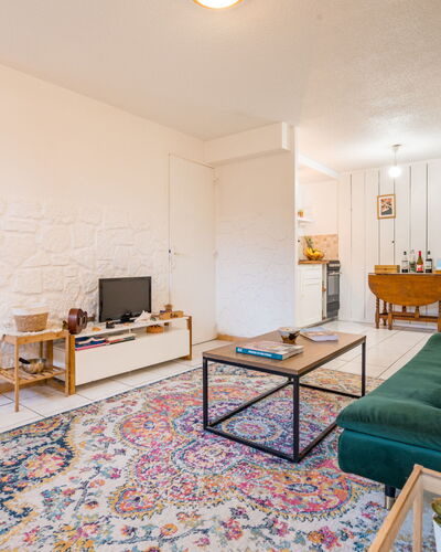 Long Beach: Mueble, Madera, Diseño De Interiores, Gabinetes, Cocina, Piso, Mostrador, Alacena, Habitación, Manchas De Madera