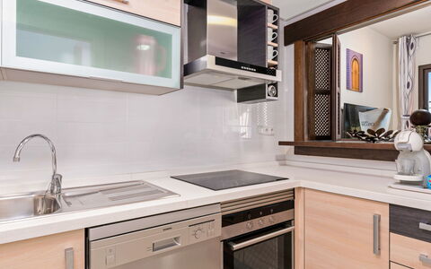 Cerro del Sol 6: Cocina, Mostrador, Gabinetes, Aparato De Cocina, Electrodoméstico, Diseño De Interiores, Mueble, Madera, Arreglo De Tubería, Casa