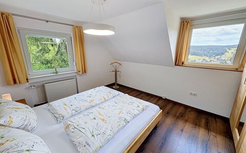 Blackforest Birdnest: Diseño De Interiores, Madera, Habitación, Cama, Piso, Casa, Suelo, Habitación, Techo, Lecho