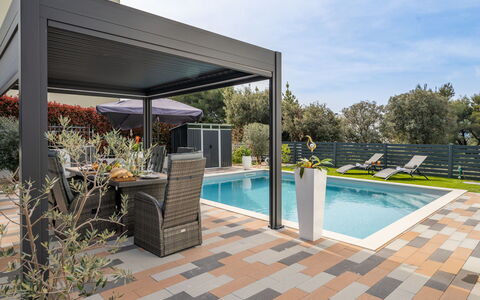 Giny: Mueble Para Exteriores, Sombra, Piscina, Patio, Silla, Estructura Al Aire Libre, Pérgola, Recurso, Eco Hotel, Jardín