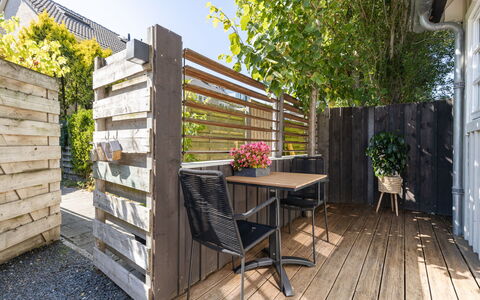 Residence Domburg: Madera, Mueble, Mueble Para Exteriores, Madera Dura, Cubierta, Tablón, Maceta, Manchas De Madera, Jardín, Patio Interior