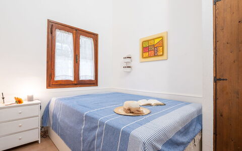 Casa ai Mandorli: Pared, Diseño De Interiores, Mueble, Madera, Suelo, Habitación, Piso, Techo, Cama, Departamento