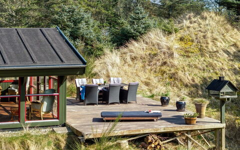 Nimrod - 800M from the Sea: Cabaña, Techo, Área Rural, Mueble Para Exteriores, Edificios Del Jardín, Jardín, Mesa Al Aire Libre, Cobertizo, Madera Dura, Estructura Al Aire Libre