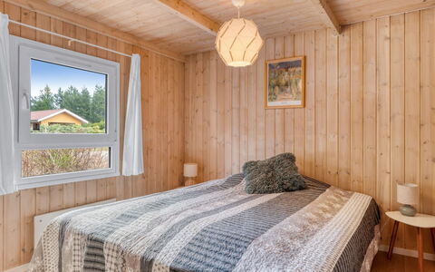 Gunborg - 2.5Km from the Sea: Madera, Diseño De Interiores, Techo, Piso, Suelo, Habitación, Habitación, Madera Dura, Manchas De Madera, Cama