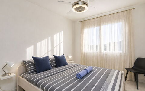 Country Club Family: Diseño De Interiores, Mueble, Lámpara, Techo, Habitación, Piso, Madera, Cama, Suelo, Encendiendo