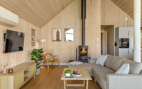 Tilje - 80M from the Sea: Piso, Diseño De Interiores, Madera, Suelo, Techo, Mueble, Habitación, Sala, Suelos De Madera, Sofá