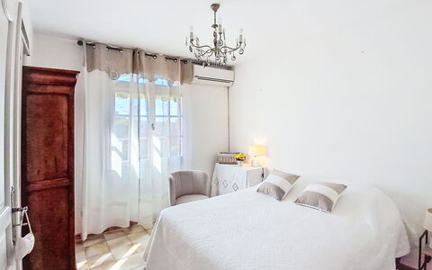 La Coustelline: Mueble, Cama, Habitación, Diseño De Interiores, Lecho, Suelo, Sábana, Linos, Piso, Textil