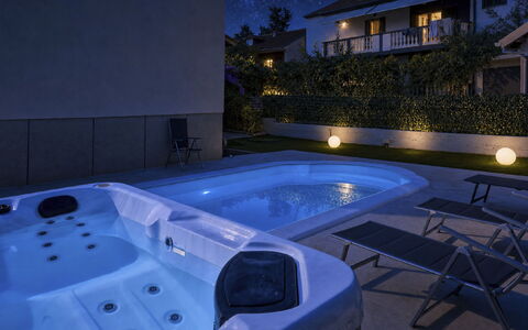 Helen: Piscina, Bañera, Arreglo De Tubería, Jacuzzi, Recurso, Fuente De Agua, La Iluminación Del Paisaje, Hotel, Diseño
