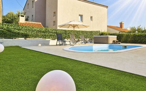 Helen: Hierba, Jardín, Césped, Paisajismo, Césped Artificial, Yarda, Patio Interior, Sombra, Patio, Villa