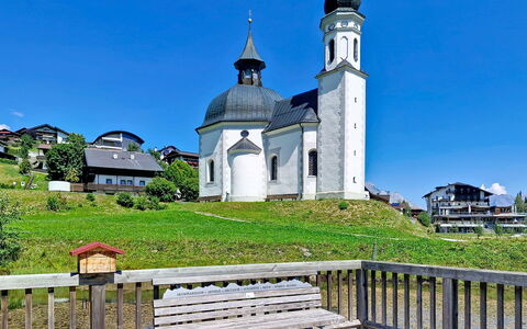 Bergnest: Paisaje, Área Rural, Pendiente, Capilla, Pueblo, Monasterio, Campanario, Alpes