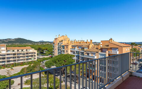 Les Astérides: Barrio Residencial, Barrio, By, Casa, Casa, El Terreno Del Lote, Asentamientos Humanos, Suburbio, Diseño Urbano, Césped