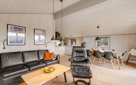 Seba - 1Km to the Fjord: Madera, Techo, Diseño De Interiores, Mueble, Sala, Piso, Sofá, Suelo, Casa, Habitación