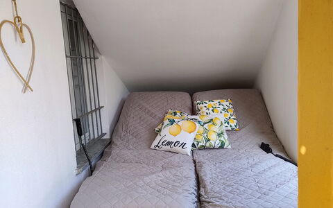 Cottage Wisteria: Madera, Suelo, Piso, Habitación, Diseño De Interiores, Mueble, Linos, Cama, Lecho, Habitación