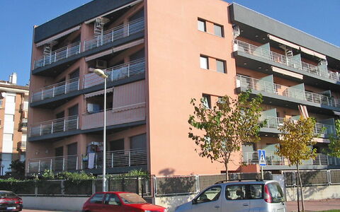 Tramuntana: Barrio Residencial, Edificio, Departamento, Propiedad, Barrio, Arquitectura, By, Vehículo, Fachada, Uso Mixto