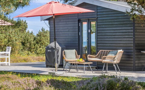Kaj - 75M from the Sea: Mueble Para Exteriores, Mueble, Mesa Al Aire Libre, Sombra, Silla, Paraguas, Jardín, Edificios Del Jardín, Cobertizo, Yarda