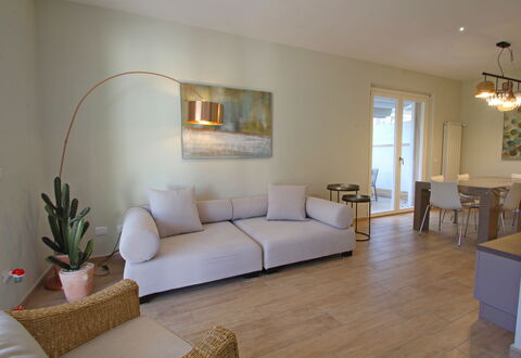 Casa Rossella: Mueble, Diseño De Interiores, Piso, Suelo, Pared, Sofá, Madera, Sala, Habitación, Mesa