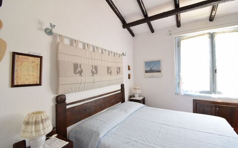 Villetta Oasi Belvedere, Budoni, Wifi, Ac: Mueble, Pared, Habitación, Madera, Cama, Diseño De Interiores, Suelo, Piso, Casa, Sábana