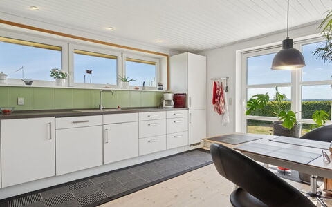 Erin - 200M from the Sea: Cocina, Piso, Diseño De Interiores, Mostrador, Suelo, Madera, Techo, Aparato De Cocina, Gabinetes, Mueble