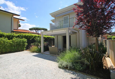 Casa Simonetta: Barrio Residencial, Arbusto, Casa, Casa, Jardín, Sombra, Paisajismo, Yarda, Inmuebles