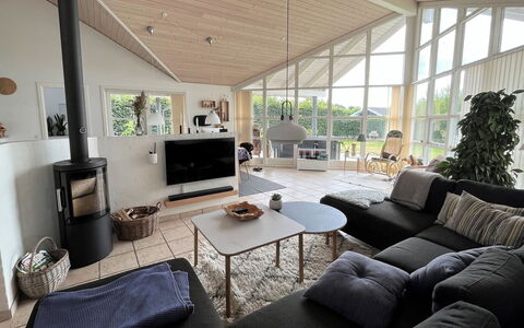 Sejer - 350M from the Sea: Sofá, Diseño De Interiores, Piso, Sala, Madera, Mueble, Suelo, Techo, Casa