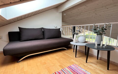 Sejer - 350M from the Sea: Mueble, Madera, Piso, Diseño De Interiores, Sofá, Suelo, Suelos De Madera, Sala, Amortiguar, Arrojar La Almohada