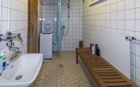 Kelloselkä B: Piso, Arreglo De Tubería, Suelo, Baño, Plomería, Diseño De Interiores, Grifo, Lavabo Del Baño, Material Compuesto, Lavabo