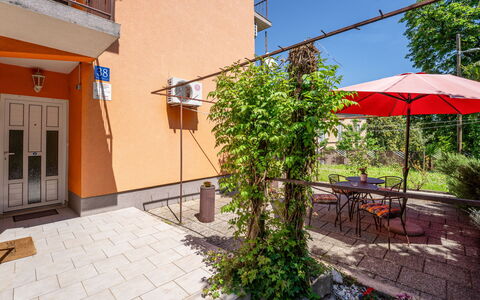 San Marco: Departamento, Silla, Maceta, Planta De Casa, Sombra, Yarda, Mueble Para Exteriores, Balcón, Patio