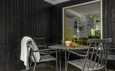 Gitten - from the Sea: Madera, Casa, Porche, Cubierta, Madera Dura, Techo, Manchas De Madera, Suelos De Madera, Eco Hotel