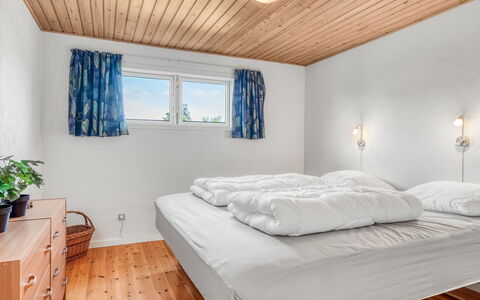 Rathi - from the Sea: Habitación, Cama, Madera, Sábana, Techo, Diseño De Interiores, Lecho, Marco De La Cama, Suelo, Mueble