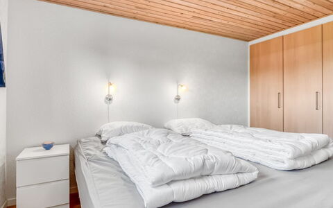 Rathi - from the Sea: Habitación, Cama, Madera, Techo, Diseño De Interiores, Sábana, Lecho, Suelo, Encendiendo, Mueble
