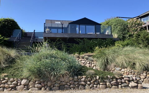 Valia - 20M from the Sea: Hierba, Pradera, El Terreno Del Lote, Cabaña, Área Rural, Prado, Edificios Del Jardín, Jardín, Cobertizo