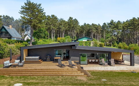 Arjuna - 750M from the Sea: Madera, Casa, Porche, Cubierta, Madera Dura, Techo, Manchas De Madera, Suelos De Madera, Eco Hotel