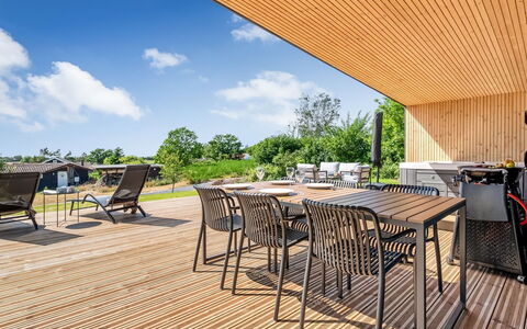 Arjuna - 750M from the Sea: Madera, Casa, Porche, Cubierta, Madera Dura, Techo, Manchas De Madera, Suelos De Madera, Eco Hotel