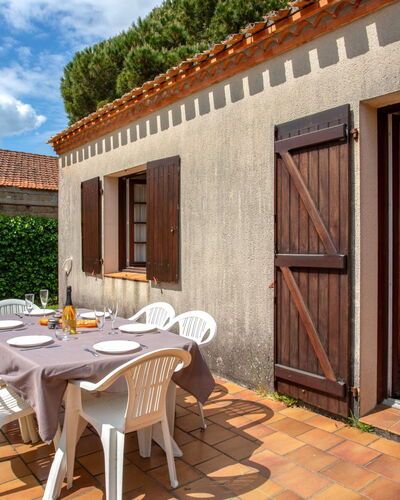 Le Pré Vincent: Fachada, Casa, Puerta, Techo, Casa, Cabaña, Casa De Campo, Jardín, Inmuebles, Patio Interior