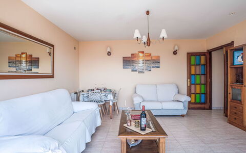 El Puerto: Mueble, Diseño De Interiores, Piso, Sofá, Suelo, Madera, Techo, Habitación, Sala, Departamento