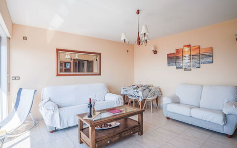 El Puerto: Mueble, Piso, Diseño De Interiores, Suelo, Madera, Techo, Sofá, Habitación, Sala, Departamento