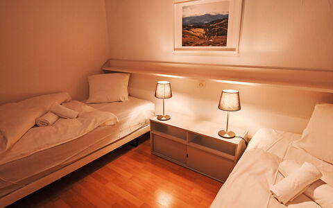 La Prada Wohnung 119: Edificio, Casa, Barrio Residencial, Casa, Arbusto, Techo, Cabaña, Inmuebles, Jardín