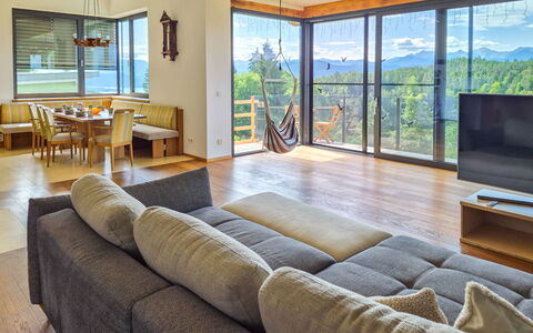 Villa Techelsberg: Diseño De Interiores, Mueble, Madera, Piso, Techo, Sofá, Suelo, Sala, Suelos De Madera, Casa