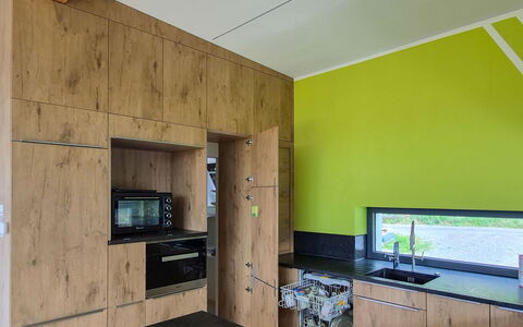 Villa Techelsberg: Piso, Diseño De Interiores, Madera, Techo, Suelo, Cocina, Mostrador, Mueble, Habitación, Casa