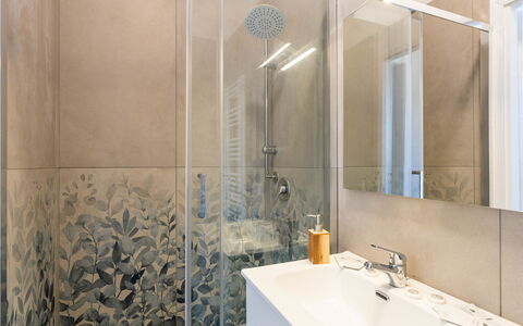 Sanremo 717: Baño, Piso, Arreglo De Tubería, Diseño De Interiores, Suelo, Loseta, Plomería, Grifo, Mueble De Baño, Habitación