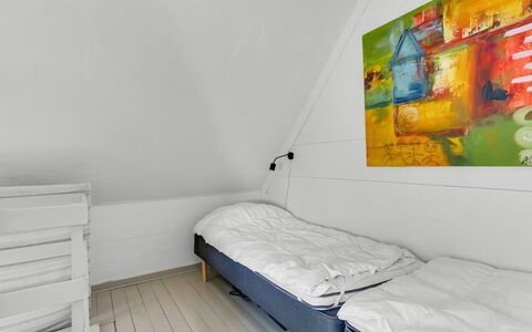 Ilze - 20M from the Sea: Techo, Casa, Casa, Cabaña, Puerta, Vía Muerta, Cubierta, Porche, Tablón, Madera Dura