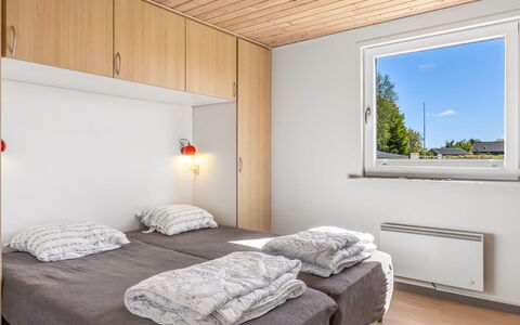Naya - 500M from the Sea: Diseño De Interiores, Cama, Mueble, Pared, Habitación, Piso, Suelo, Madera, Techo, Habitación