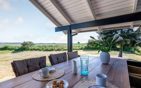 Ama - 250M from the Sea: Madera, Casa, Porche, Cubierta, Madera Dura, Techo, Manchas De Madera, Suelos De Madera, Eco Hotel